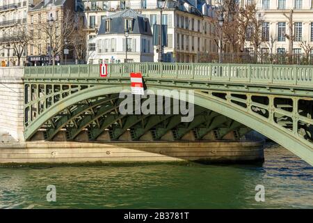 Frankreich, Paris, das Ufer der seine, das von der UNESCO zum Weltkulturerbe erklärt wurde, Sully Brücke an der seine Stockfoto