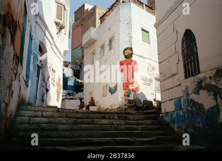 Reisefotografien - Fußball-Straßenkunst von Liverpool und Ägypten-Fußballer Mo Salah im islamischen Kairo in Kairo in Ägypten im Nahen Osten Nordafrikas Stockfoto