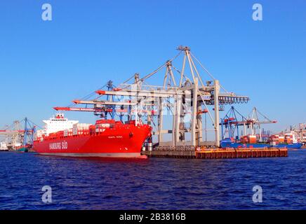 Containerschiff im Hamburger Hafen Stockfoto