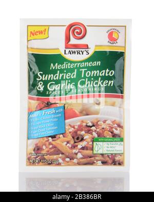 Irvine, CA - 05. Januar 2014: Lawry's Mediterranean Sundred Tomato and Knoblauch Chicken Seasoning Packet. Lawry's ist im Besitz von McCormick & Company und Stockfoto