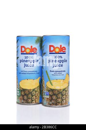 Irvine, KALIFORNIEN - 21. AUGUST 2017: Dole Pineapple Juice. Der reine Saft kann alleine getrunken oder in Getränkepräzipien und Marinaden verwendet werden. Stockfoto