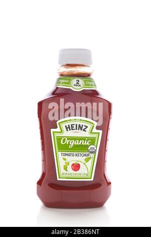 Irvine, KALIFORNIEN - 16. NOVEMBER 2016: Eine Flasche Heinz Organic Ketchup. Mit dem gleichen Geschmack wie ihr klassisches Ketchup, aber jede Tomate ist organisch Stockfoto