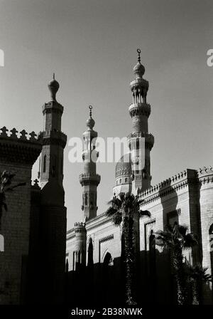 Reisefotografien - Moschee und Madrassa der Sultan-Hassan- und Al-Rifai-Moschee im islamischen Kairo in der Stadt Kairo in Ägypten in Nordafrika Stockfoto