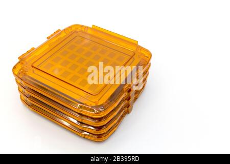 Foto von Fotomasken für die Fotolithografie Verfahren eine orange Boxen Stockfoto