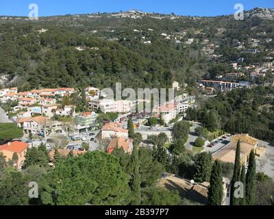 Blick auf die umliegende Landschaft im südfranzösischen Alpes-Maritimes, von der mittelalterlichen Bergstadt Eze Stockfoto