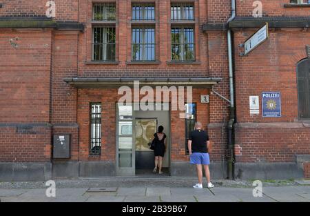 Zulassungsstelle, Jueterboger Straße, Kreuzberg, Berlin, Deutschland Stockfoto