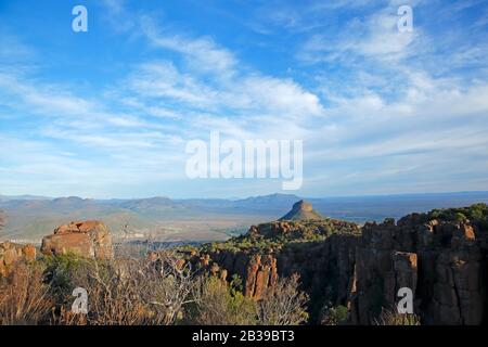 Blick auf die Landschaft des malerischen Tals der Verödung, Camdeboo National Park, Südafrika Stockfoto