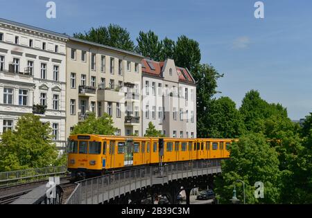 U-Bahn U1 Schlesisches Tor, Kreuzberg, Berlin, Deutschland Stockfoto