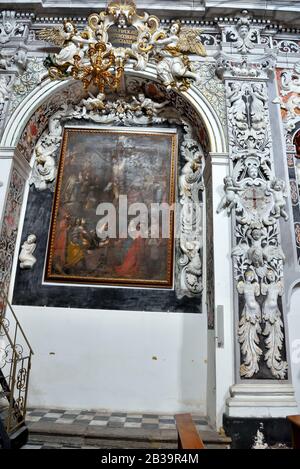 Inneneinrichtung der Kirche St. Franziskus XI Jahrhundert im Stil des Barock 20. September 2019 Mazara del Vallo Sizilien Stockfoto