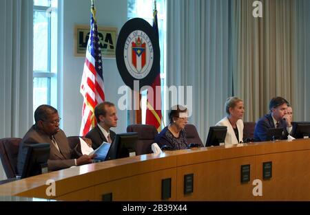 Austin Texas USA, 2004: Stadtratssitzung in temporären Kammern, während ein neues Rathaus errichtet wird. ©Bob Daemmrich Stockfoto