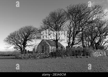 Die St Ceidio's Church, Anglesey, ist eine ländliche Kirche aus dem 19. Jahrhundert, die aus Materialien einer Kirche aus dem 14. Jahrhundert erbaut wurde. Es handelt sich um ein denkmalgeschütztes Gebäude. Stockfoto