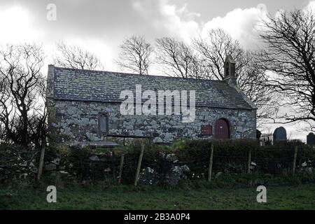 Die St Ceidio's Church, Anglesey, ist eine ländliche Kirche aus dem 19. Jahrhundert, die aus Materialien einer Kirche aus dem 14. Jahrhundert erbaut wurde. Es handelt sich um ein denkmalgeschütztes Gebäude. Stockfoto