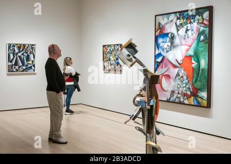 Besucher, Die Gemälde im Museum of Modern Art, NYC, ansehen Stockfoto