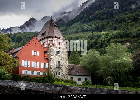 Vaduz, Liechtenstein - 14. Sept. 2014: Das Schloss in der Hauptstadt von Liechtenstein. Schloss Vaduz, die offizielle Residenz des Fürsten von Liechtenstein Stockfoto