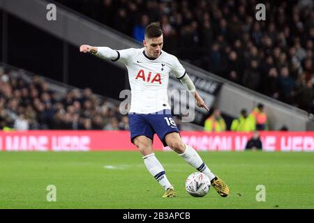 London, Großbritannien. März 2020. Giovanni Lo Celso von Tottenham Hotspur schießt auf Tor. Der Emirates FA Cup, 5. Runde, Tottenham Hotspur gegen Norwich City im Tottenham Hotspur Stadium in London am Mittwoch, 4. März 2020. Dieses Bild darf nur für redaktionelle Zwecke verwendet werden. Nur redaktionelle Nutzung, Lizenz für kommerzielle Nutzung erforderlich. Keine Verwendung bei Wetten, Spielen oder einer einzelnen Club-/Liga-/Spielerpublikationen. PIC von Steffan Bowen/ Credit: Andrew Orchard Sportfotografie/Alamy Live News Stockfoto