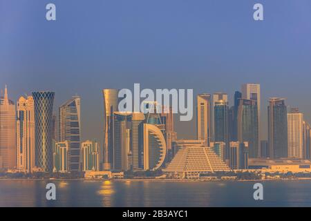 Sonnenaufgang in Doha, Ad-Dawhah, Katar. Naher Osten Stockfoto