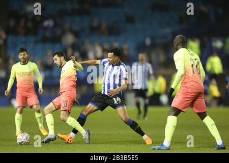 Sheffield, Großbritannien. März 2020. Jacob Murphy von Sheffield am Mittwoch kämpft mit Bernardo Silva von Manchester City während des Fünften Straßenspiels des FA Cup zwischen Sheffield Wednesday und Manchester City in Hillsborough, Sheffield am Mittwoch, den 4. März 2020. (Credit: Mark Fletcher/MI News) Foto darf nur für redaktionelle Zwecke in Zeitungen und/oder Zeitschriften verwendet werden, Lizenz für kommerzielle Nutzung erforderlich Credit: MI News & Sport /Alamy Live News Stockfoto