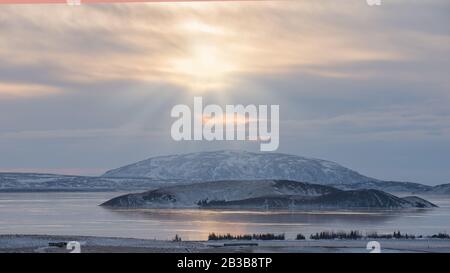 Gefrorene Landschaft in Island mit dem Pingvallavatn See Stockfoto