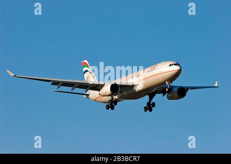 A6-EYK Etihad Airways Airbus A330-243 London Heathrow am 25. Januar 2007. Stockfoto