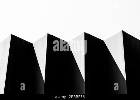 Saint Hubert, Kanada - 28. Juli 2019: Abstrakte Kunstwerke der Statue im Parc de la Cité in Saint Hubert Stockfoto