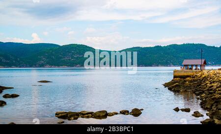 Saguenay River, Kanada - 18. August 2019: Atemberaubender Panoramablick auf das Sagueney River Valley bei Sonnenuntergang Stockfoto