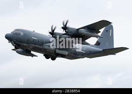 Ein Sondereinsatzflugzeug Lockheed Martin MC-130J Commando II der 352nd Special Operations Wing, das von der United States Air Force betrieben wird. Stockfoto