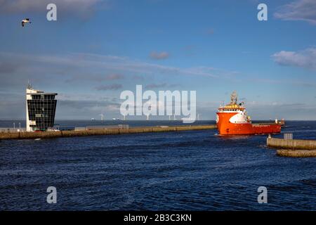 Fotos von Schiffen und Trawlern im Hafen von Aberdeen und in der Nigg Bay und Greyhope Bay, Stockfoto