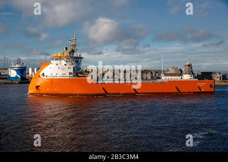 Fotos von Schiffen und Trawlern im Hafen von Aberdeen und in der Nigg Bay und Greyhope Bay, Stockfoto