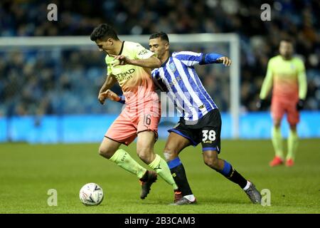 Sheffield, ENGLAND - 4. MÄRZ die Rodri Battles von Manchester City mit Alessio da Cruz von Sheffield Wednesday während des FA Cup Fifth Road Matches zwischen Sheffield Wednesday und Manchester City in Hillsborough, Sheffield am Mittwoch, 4. März 2020. (Credit: Mark Fletcher/MI News) Foto darf nur für redaktionelle Zwecke in Zeitungen und/oder Zeitschriften verwendet werden, Lizenz für kommerzielle Nutzung erforderlich Credit: MI News & Sport /Alamy Live News Stockfoto