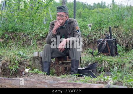 Kiew, Ukraine - 09. Mai 2019: Mann in Form eines Wehrmachtssoldaten beim historischen Wiederaufbau zum Jahrestag des Zweiten Weltkriegs Stockfoto