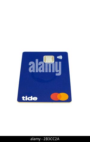 Eine Tide Bank Debit Card Mastercard isoliert auf weißem Hintergrund Stockfoto