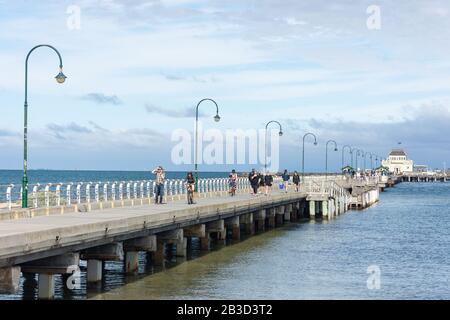 ST Kilda Pier aus Esplanade, St Kilda, Melbourne, Victoria, Australien Stockfoto