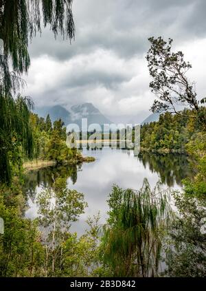 Blick auf Den See Matheson, den Mount Cook National Park, den Westland-Nationalpark, die neuseeländischen Alpen, die Südinsel, Neuseeland Stockfoto