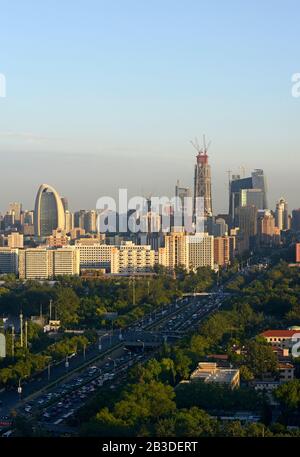 Central Business District mit People's Daily Tower und dem CCTV-Turm, Peking, China Stockfoto