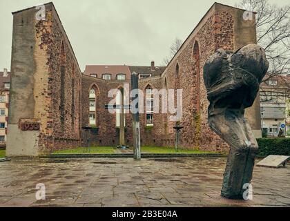 Darmstadt-Hessen, Deutschland - 02. Februar 2020: Mahnaml-Stadtkriegskapelle in einem winterlichen und trüben Tag Stockfoto