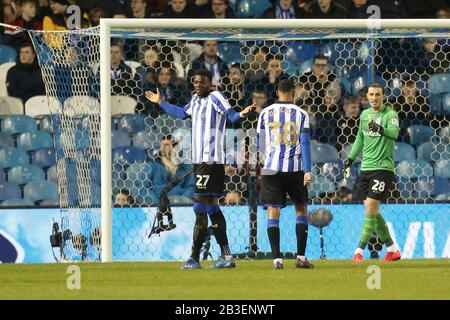 Sheffield, ENGLAND - 4. MÄRZ (L-R) Moses Odubajo, Alessio da Cruz und Joe Wildsmith von Sheffield Wednesday während des FA Cup Fifth Road Matches zwischen Sheffield Wednesday und Manchester City in Hillsborough, Sheffield am Mittwoch, 4. März 2020. (Credit: Mark Fletcher/MI News) Foto darf nur für redaktionelle Zwecke in Zeitungen und/oder Zeitschriften verwendet werden, Lizenz für kommerzielle Nutzung erforderlich Credit: MI News & Sport /Alamy Live News Stockfoto