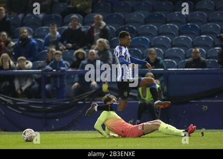 Sheffield, ENGLAND - 4. MÄRZ Alessio da Cruz von Sheffield Wednesday in Aktion mit John Stones von Manchester City während des FA Cup Fifth Road Matches zwischen Sheffield Wednesday und Manchester City in Hillsborough, Sheffield am Mittwoch, 4. März 2020. (Credit: Mark Fletcher/MI News) Foto darf nur für redaktionelle Zwecke in Zeitungen und/oder Zeitschriften verwendet werden, Lizenz für kommerzielle Nutzung erforderlich Credit: MI News & Sport /Alamy Live News Stockfoto