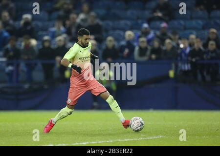 Sheffield, ENGLAND - 4. MÄRZ RIYAD Mahrez von Manchester City im Einsatz während des FA Cup Fifth Road Matches zwischen Sheffield Wednesday und Manchester City in Hillsborough, Sheffield am Mittwoch, 4. März 2020. (Credit: Mark Fletcher/MI News) Foto darf nur für redaktionelle Zwecke in Zeitungen und/oder Zeitschriften verwendet werden, Lizenz für kommerzielle Nutzung erforderlich Credit: MI News & Sport /Alamy Live News Stockfoto