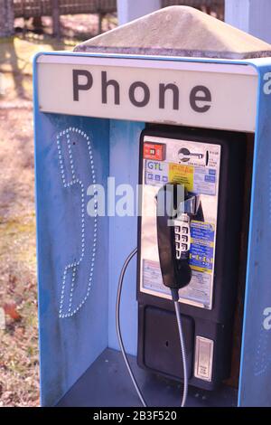 Eine kostenpflichtige Telefonkabine außerhalb des Besucherzentrums im Stone Mountain State Park, Roaring Gap, NC Stockfoto