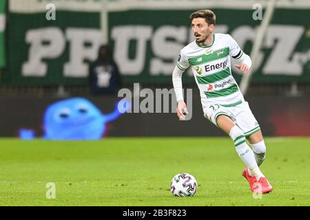 Filip Mladenovic von der Lechtia während des polnischen Ekstraklasa-Spiels zwischen der Lechtia Gdansk und der Legia Warschau im Einsatz. ( Endstand; Lechtia Danziger 0:2 Legia Warschau) Stockfoto