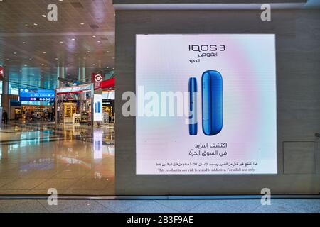 Dubai, VAE - CIRCA JANUAR 2019: Innenschuss des Dubai International Airport. Stockfoto