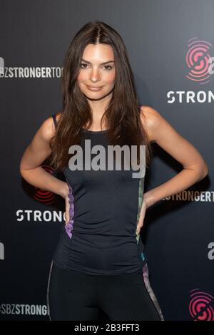 New YORK, NEW YORK - 04. MÄRZ: Emily Ratajkowski nimmt am 4. März 2020 in New York City AN der VERANSTALTUNG "STRONGE by Zumba" im Terminal 5. Stockfoto
