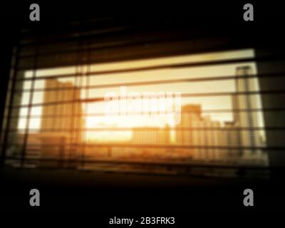 Verschwommener Hintergrund in der Stadt, Fensteransicht Stockfoto
