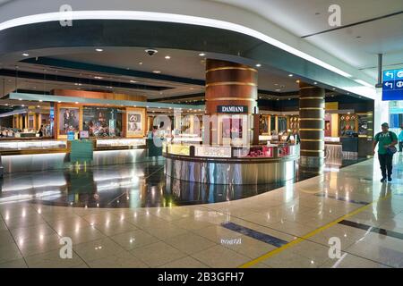 Dubai, VAE - CIRCA JANUAR 2019: Innenschuss des Dubai International Airport. Stockfoto