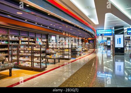 Dubai, VAE - CIRCA JANUAR 2019: Innenschuss des Dubai International Airport. Stockfoto