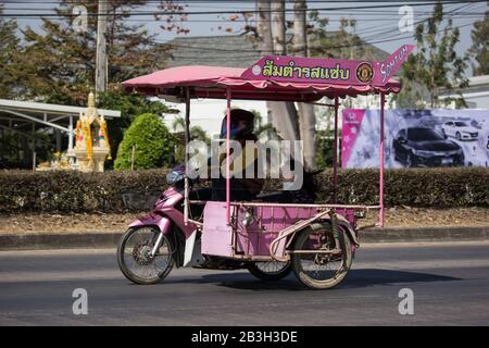 Chiangmai, Thailand - 13. Februar 2020: Privates Honda Wave Motorcycle. Auf der Straße Nr.1001 8 km von der Stadt Chiangmai. Stockfoto