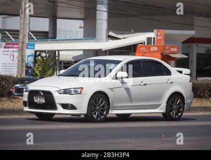 Chiangmai, Thailand - 13. Februar 2020: Privatwagen, Mitsubishi Lancer. Foto auf der Straße Nr. 121 ca. 8 km von der Innenstadt von Chiangmai, thailand. Stockfoto