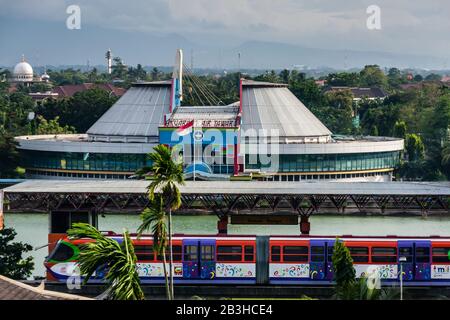 Luftaufnahme von Taman Akuarium Air Tawar in Taman Mini Indonesia Indah, Jakarta Stockfoto