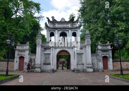 Eingangstor, Literaturtempel "Van Mieu" Hanoi, Vietnam Stockfoto