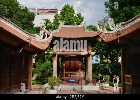 Grosse Trommel, Literaturtempel 'Van Mieu' Hanoi, Vietnam Stockfoto